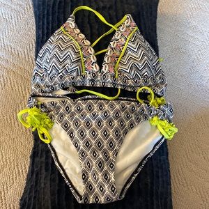 Bikini 👙 pattern with shell detail